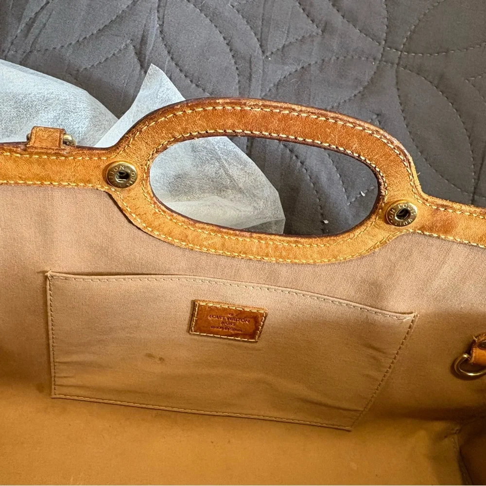 XSOLDX Louis Vuitton Roxbury Beige Vernis Monogram Bag W/ Authentication - Picture 9 of 14